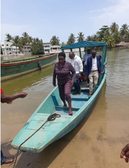 En collaboration avec la Direction de l'Économie Bleue, la Fondation s'engage dans la protection du littoral ivoirien pour stabiliser les berges et préserver les zones côtières menacées.